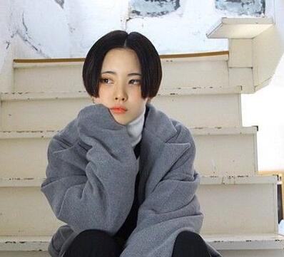 2021好看的中分短发发型图片