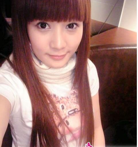 时尚潮流女生齐刘海直发长发发型设计
