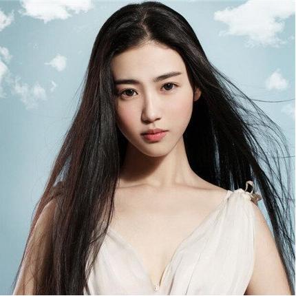 2017最新显嫩中长发发型女图片 甜美又减龄