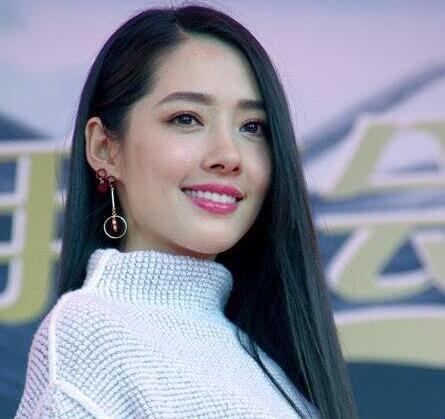好看的黑色长直发发型,温柔淑女超有女人味