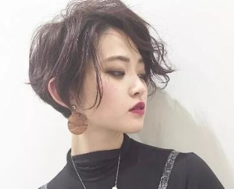 好看不用打理的短发图片,换上波波头整个人都变时髦了
