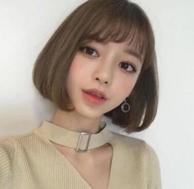 最新短发发型图片女,黑短直发慵懒更有型