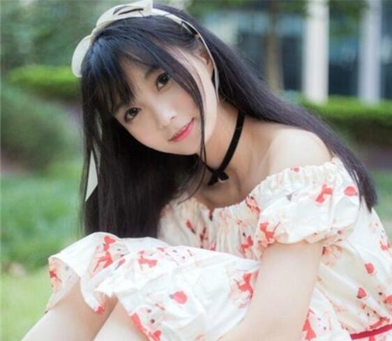 圆脸女生适合的发型,刘海长直发瘦脸效果拉满