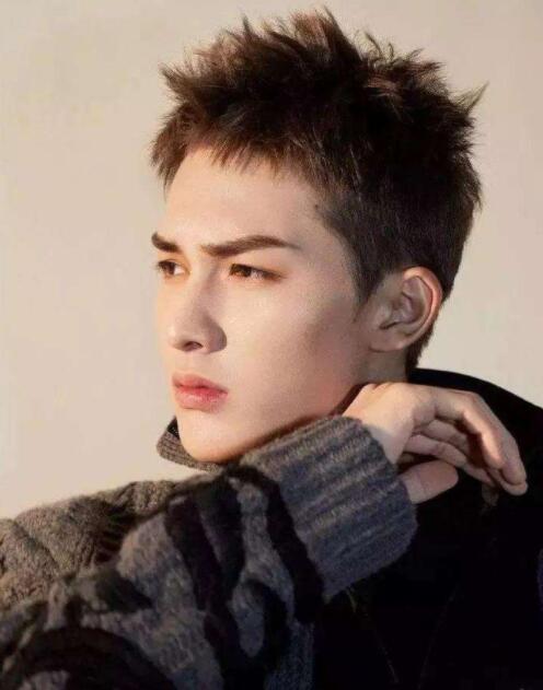 男士短发发型2022,显得干净帅气很爽利