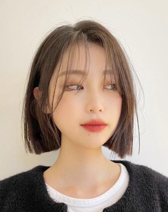 2021最火短发减龄发型,凸显出更加甜美有随性的感觉