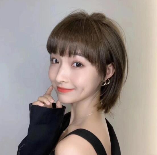 时尚的女士短发发型,快跨年了快换一个发型吧