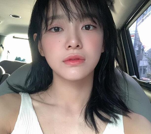 层次感中长发发型直发,浪漫气息十足的直发