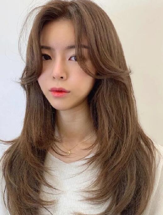 长发烫发女2021最新款,利落大方的长发发型