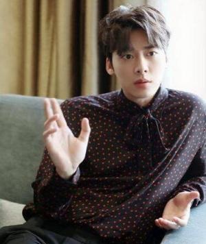 男生短发烫发发型 完美呈现帅气暖男魅力