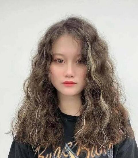 女生最新烫发发型,带你美过秋冬季