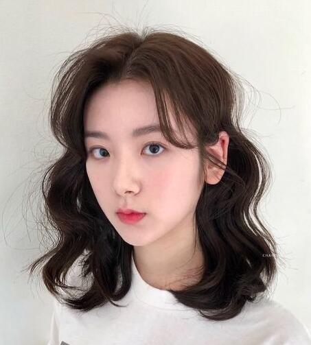 现在流行的发型女2021,突出了清纯的美少女气场