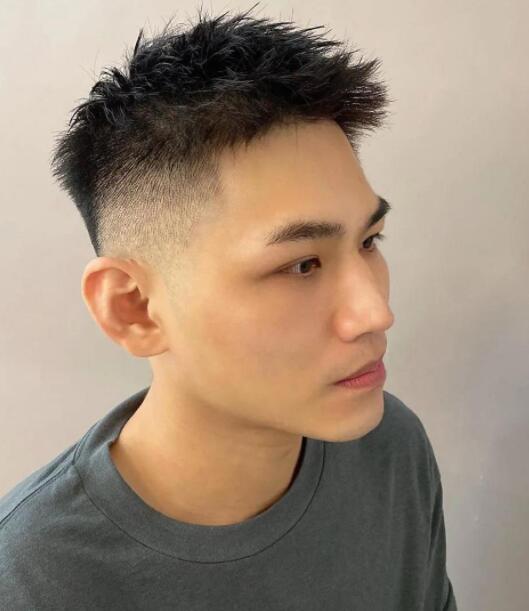 男生短发精神帅气发型,清爽自然短发发型