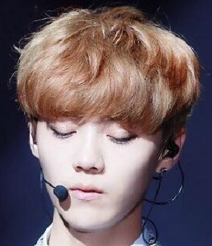 潮流男生的蘑菇头烫发发型  蘑菇头短发时尚发型设计