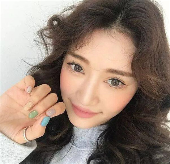 懒人最适合的卷发 2021的女生都喜欢这样的短发