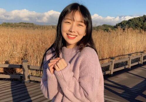 头发少软的女生发型,淑女黑长直清新又自然