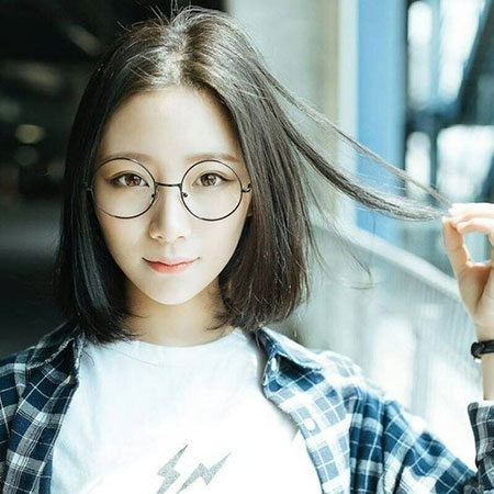 女生中分短发发型图片 修颜瘦脸还显气质
