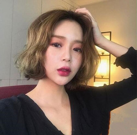 女生中分短发发型图片 修颜瘦脸还显气质
