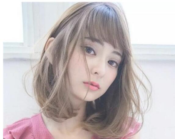 齐肩卷发发型图片,短发也很温柔女人味十足