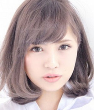 女生齐肩短发卷发图片  时尚清爽更百搭