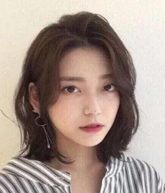 女款短发型2021图片,女生最流行的发型之一
