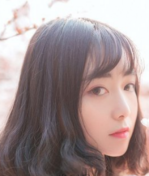 女生齐肩短发卷发图片  时尚清爽更百搭