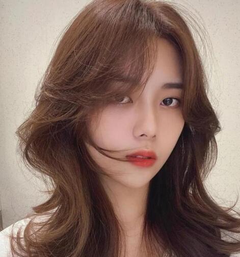 2021年最流行的发型女,今年的热门卷发发型