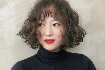 羊毛卷发型女短发,烫羊毛卷发真的是减龄神器