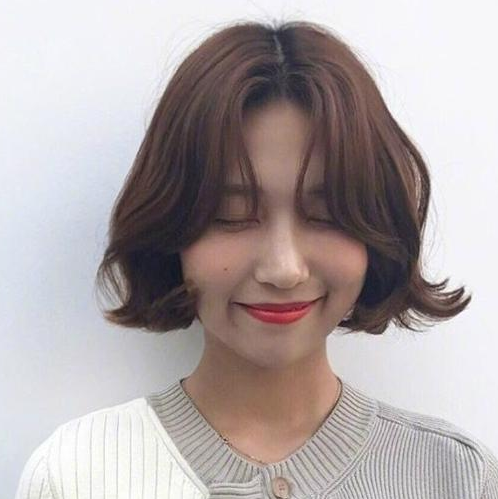 日系慵懒卷短发女,慵懒高贵的卷发还不快来？