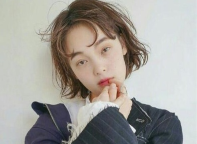日系慵懒卷短发女,慵懒高贵的卷发还不快来？