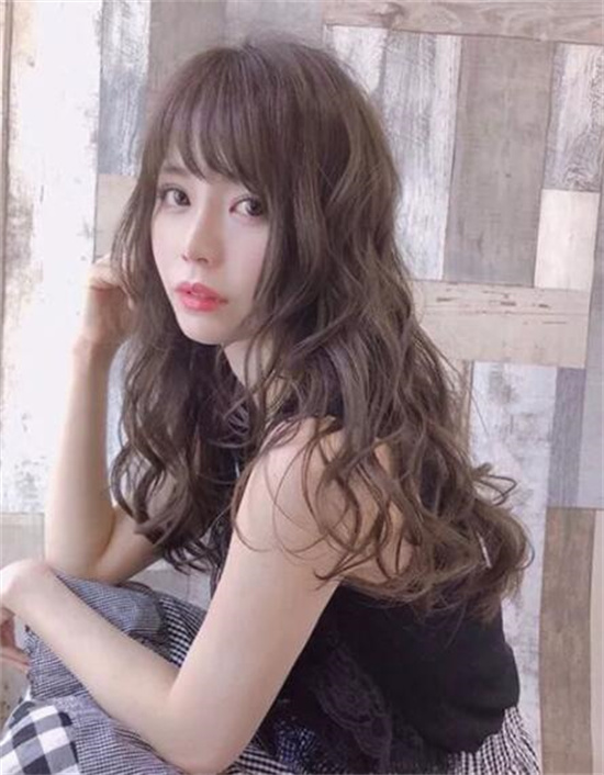 2021年卷发发型中长发 最美的微卷发适合所有脸型