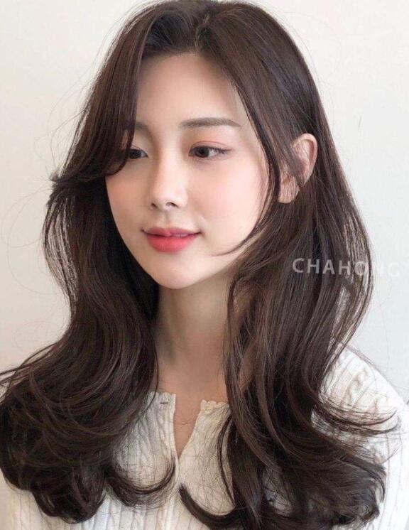 卷发发型2022最新款,有甜美文静的淑女卷