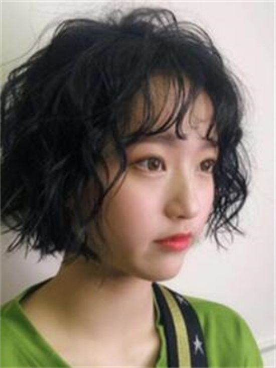 女士短发图片2022时尚 时尚减龄的发型推荐