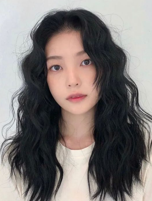 2021还在羊毛卷吗？来看看这几个卷发造型吧