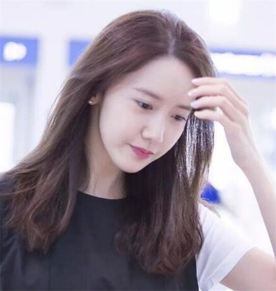学生卷发中长发发型,复古风风潮快来看看吧
