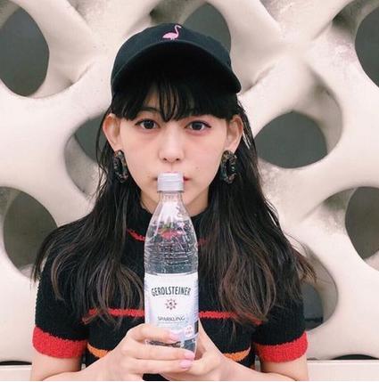 发际线高脸又圆女生适合的好看白搭中长发发型
