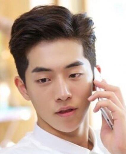 2022韩国男士短发型,轻熟男士的稳重大方魅力