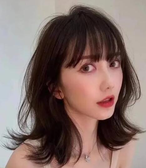 刘海发型女2022年新款,让你脸型看起来更加小巧可爱