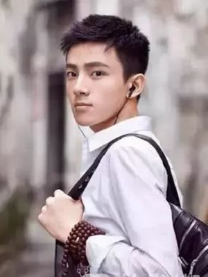 春夏季清爽男生发型  男生无刘海短发发型