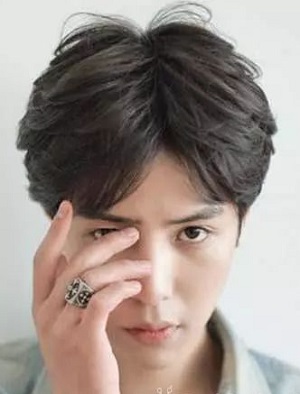 2019男生短发精神帅气发型  让你颜值气质双倍提升