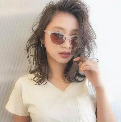 2022最受女生欢迎的齐肩烫发发型图片