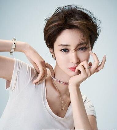 2022最潮女明星短发发型图片