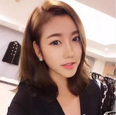2022发型流行女中短发烫发发型图片