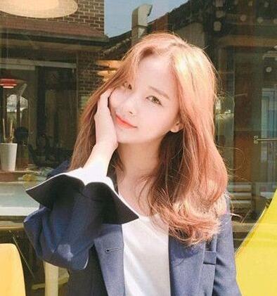 2022圆脸额头高女生适合的发型图片
