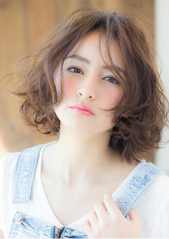 2022最新圆脸女生短发发型