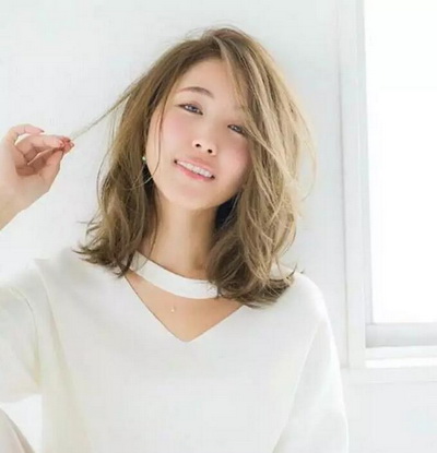 2022最受女生欢迎的齐肩烫发发型图片