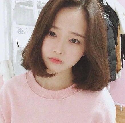 2022圆脸额头高女生适合的发型图片