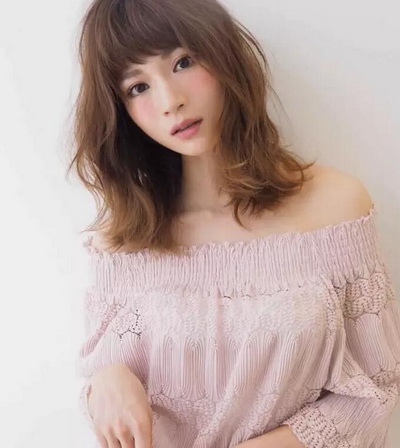 2022最受女生欢迎的齐肩烫发发型图片