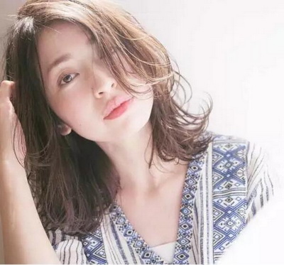 2022最受女生欢迎的齐肩烫发发型图片