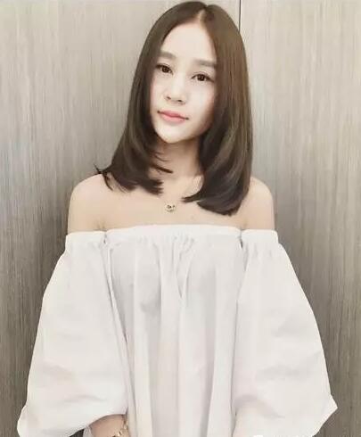 2022发型流行趋势女中长发烫发发型图片