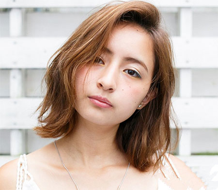 砂金色女生染发图片 今年主打发色之一